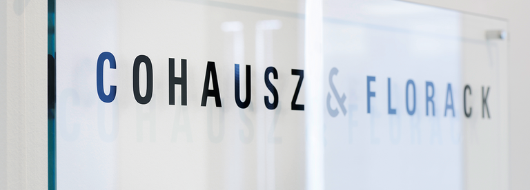 Schild mit Logo Cohausz & Florack